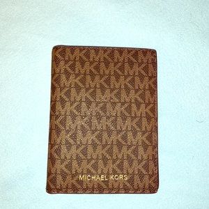 NWOT! Michael Kors Passport Wallet